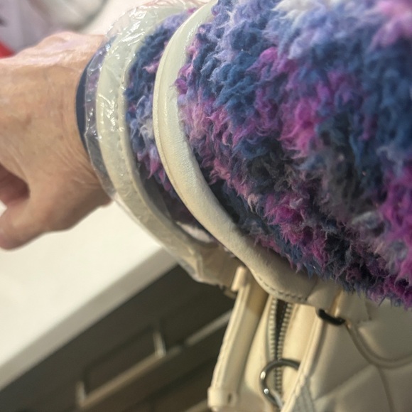 Betsey Johnson Cream Satchel with Heart Details hand bag/crossbody - Picture 7 of 7